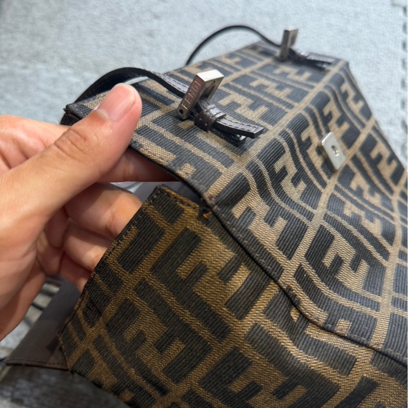 🏷️ Fendi 牛奶盒包-14