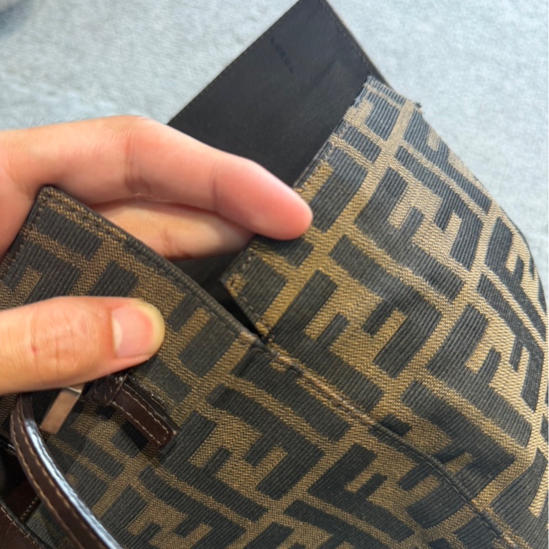 🏷️ Fendi 牛奶盒包-15