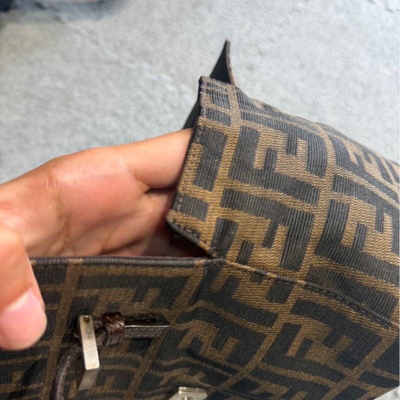 🏷️ Fendi 牛奶盒包-18