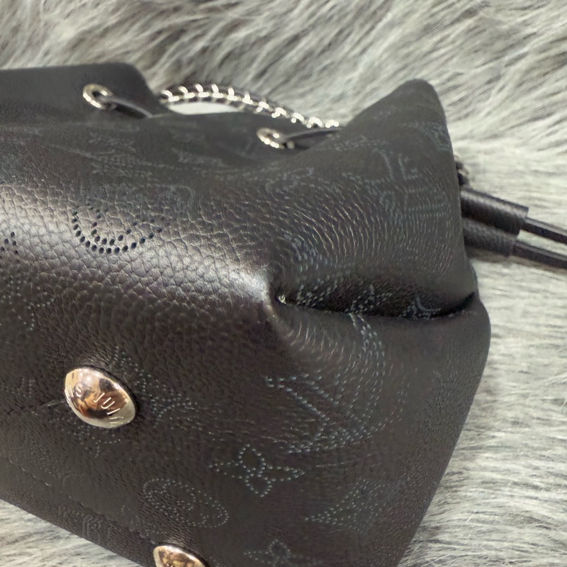 LV M57070 Sac Bella noe 黑色荔枝皮 老花字 紋 肩背包 水桶包 購物包-6