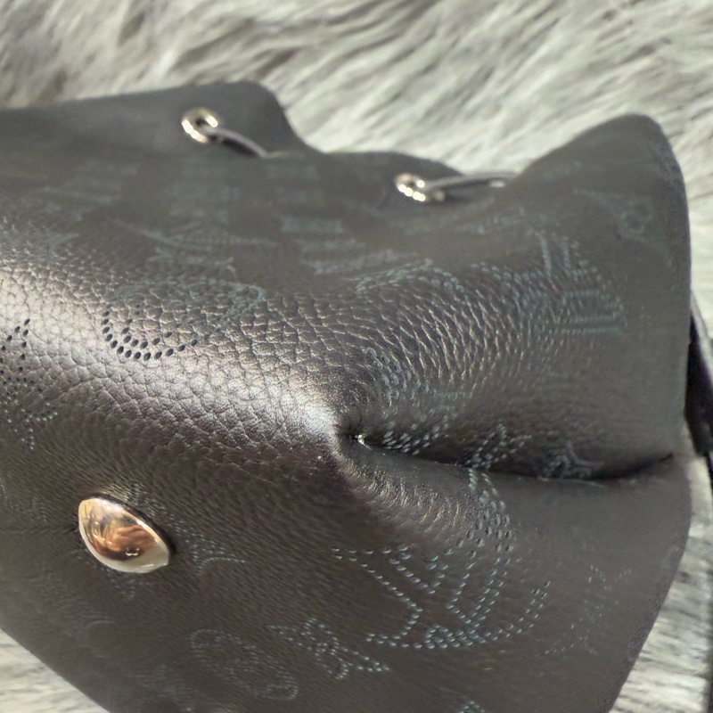 LV M57070 Sac Bella noe 黑色荔枝皮 老花字 紋 肩背包 水桶包 購物包-7