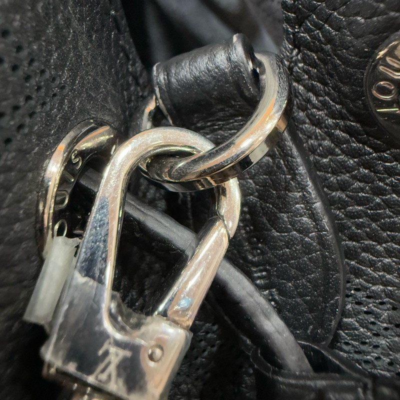 LV M57070 Sac Bella noe 黑色荔枝皮 老花字 紋 肩背包 水桶包 購物包-15