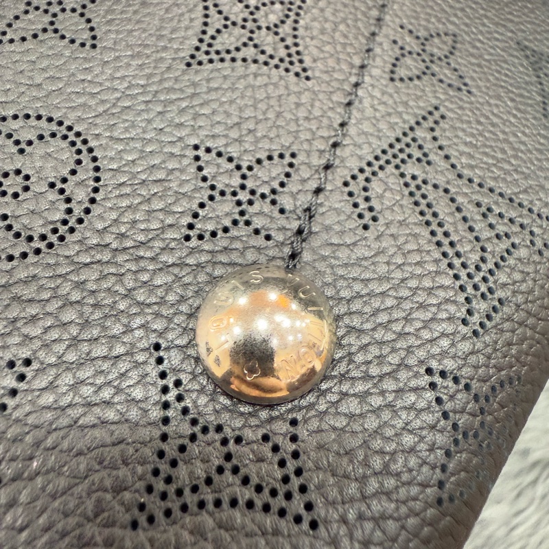 LV M57070 Sac Bella noe 黑色荔枝皮 老花字 紋 肩背包 水桶包 購物包-17