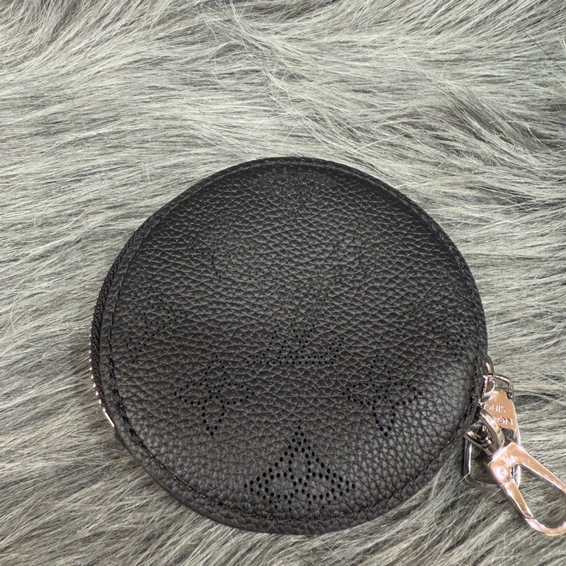 LV M57070 Sac Bella noe 黑色荔枝皮 老花字 紋 肩背包 水桶包 購物包-22