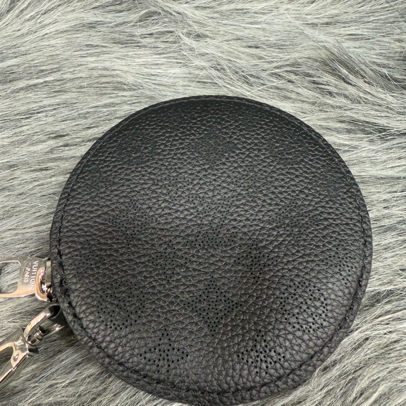 LV M57070 Sac Bella noe 黑色荔枝皮 老花字 紋 肩背包 水桶包 購物包-23
