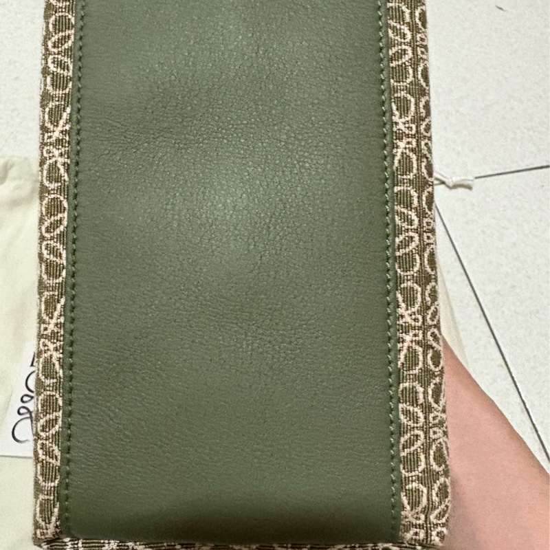 Loewe cubi 飯盒包-1