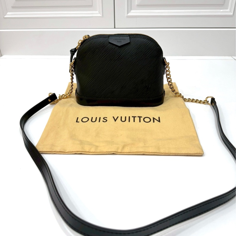 LV alma mini EPI 水波紋 黑色 貝殼包 鍊條包 斜背包 肩背包 側背包-1