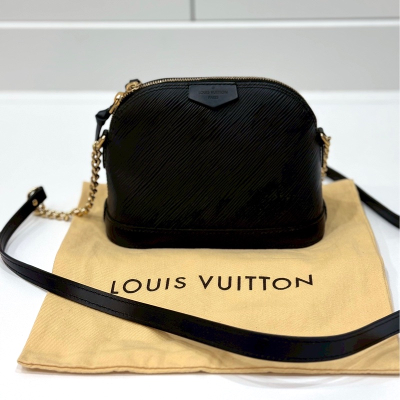 LV alma mini EPI 水波紋 黑色 貝殼包 鍊條包 斜背包 肩背包 側背包-2