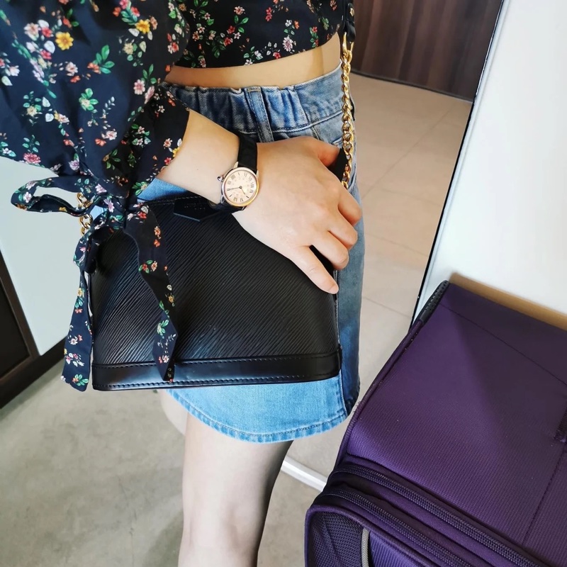 LV alma mini EPI 水波紋 黑色 貝殼包 鍊條包 斜背包 肩背包 側背包-5