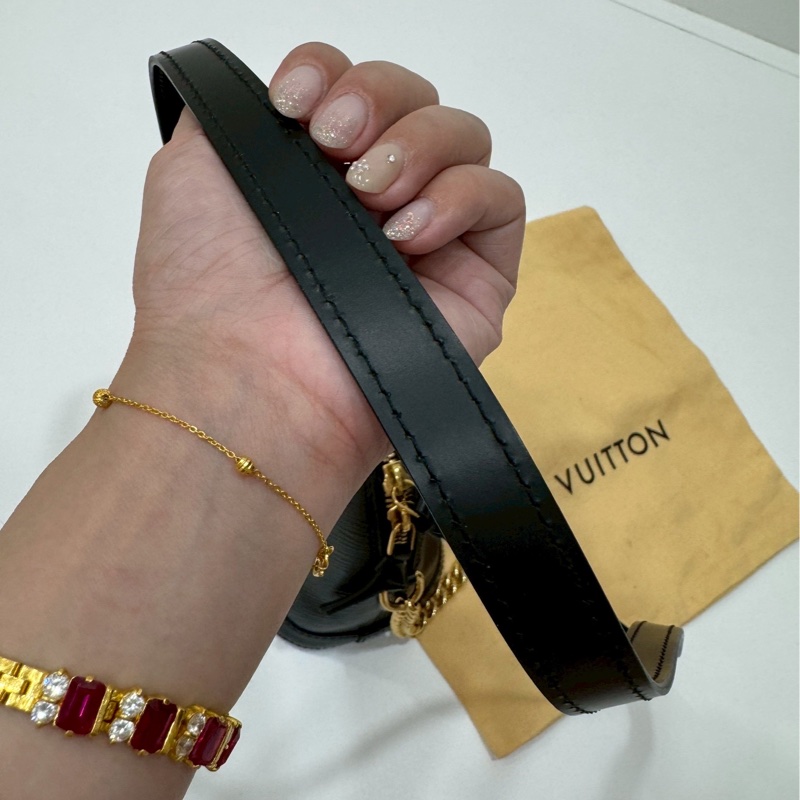 LV alma mini EPI 水波紋 黑色 貝殼包 鍊條包 斜背包 肩背包 側背包-16