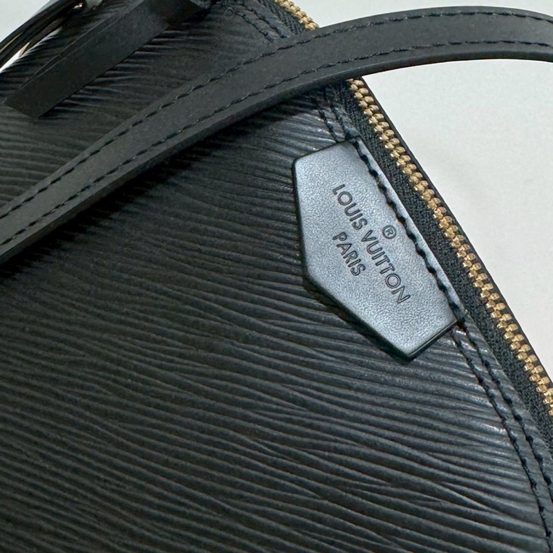 LV alma mini EPI 水波紋 黑色 貝殼包 鍊條包 斜背包 肩背包 側背包-30