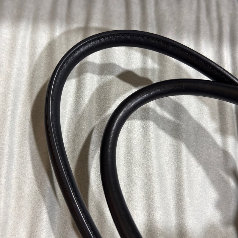 #閒置僅試背全配24年購證 #專櫃斷貨新款 #全台唯一 Miumiu黑金牛皮肩背保齡球包 送禮超適🈴🉑肩背-58