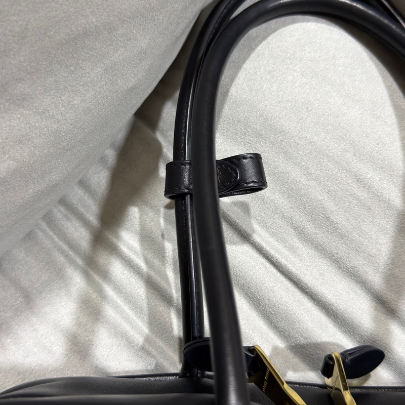 #閒置僅試背全配24年購證 #專櫃斷貨新款 #全台唯一 Miumiu黑金牛皮肩背保齡球包 送禮超適🈴🉑肩背-62