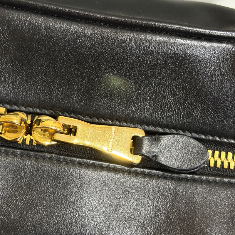 #閒置僅試背全配24年購證 #專櫃斷貨新款 #全台唯一 Miumiu黑金牛皮肩背保齡球包 送禮超適🈴🉑肩背-63