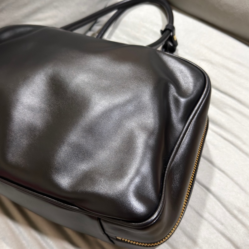 #閒置僅試背全配24年購證 #專櫃斷貨新款 #全台唯一 Miumiu黑金牛皮肩背保齡球包 送禮超適🈴🉑肩背-72