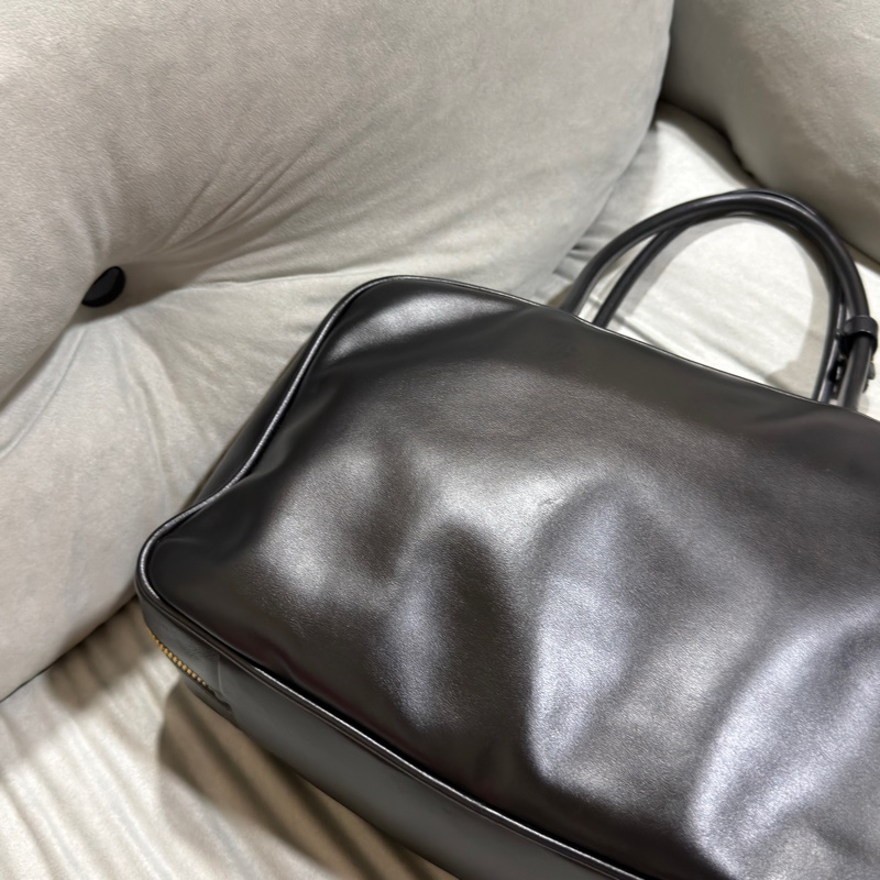 #閒置僅試背全配24年購證 #專櫃斷貨新款 #全台唯一 Miumiu黑金牛皮肩背保齡球包 送禮超適🈴🉑肩背-73