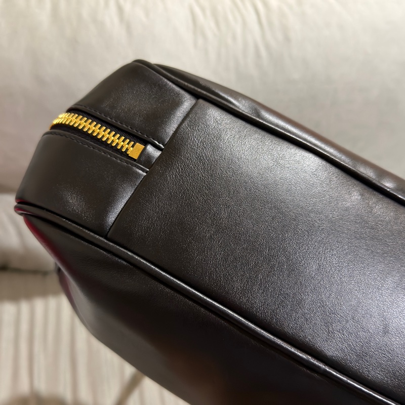 #閒置僅試背全配24年購證 #專櫃斷貨新款 #全台唯一 Miumiu黑金牛皮肩背保齡球包 送禮超適🈴🉑肩背-77