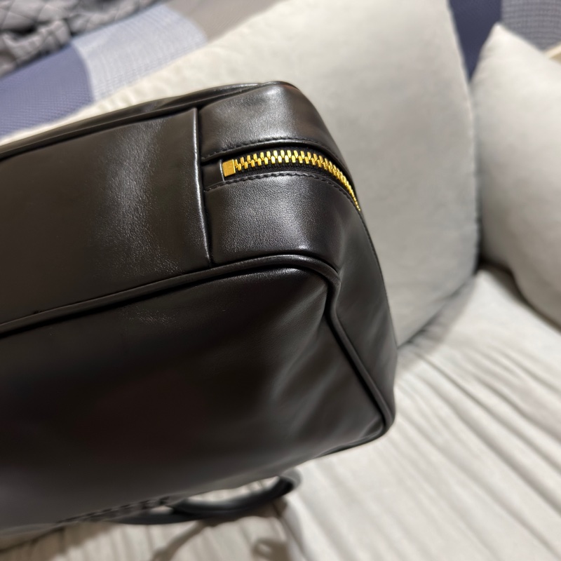 #閒置僅試背全配24年購證 #專櫃斷貨新款 #全台唯一 Miumiu黑金牛皮肩背保齡球包 送禮超適🈴🉑肩背-84