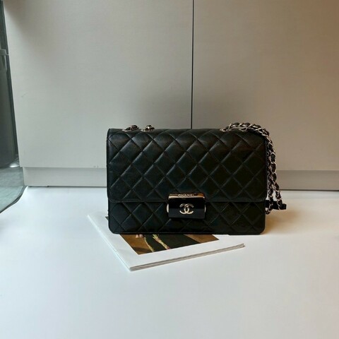 Chanel beauty lock 淡金鍊黑皮口蓋包