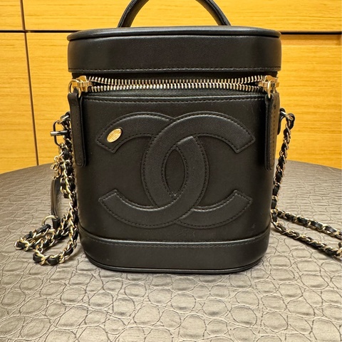 Chanel斜挎小香化妝包