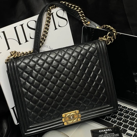 Chanel • Le boy 30 經典黑金油蠟牛皮 大號