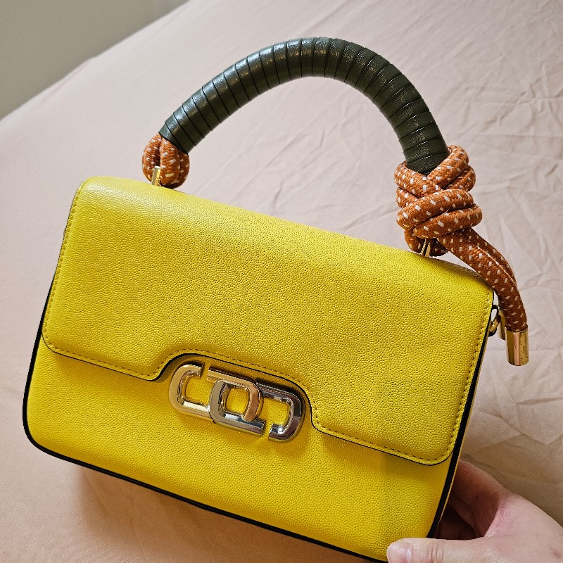MARC JACOBS 夏日陽光黃
造型手提、斜背包-0