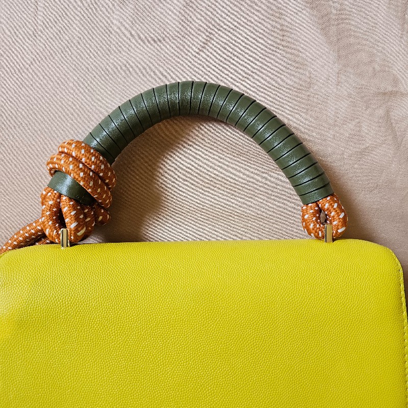 MARC JACOBS 夏日陽光黃
造型手提、斜背包-7