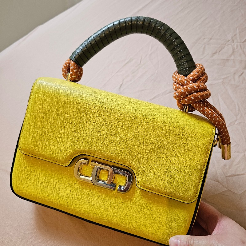 MARC JACOBS 夏日陽光黃
造型手提、斜背包-10