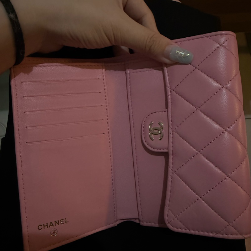 chanel粉紅羊皮菱格淡金釦5卡三折中夾AP0232-2