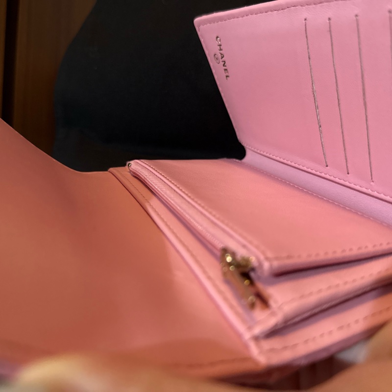 chanel粉紅羊皮菱格淡金釦5卡三折中夾AP0232-9