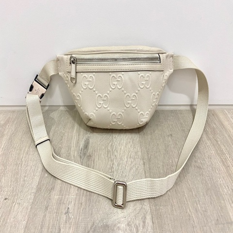 Gucci小牛皮logo壓紋腰包/胸包