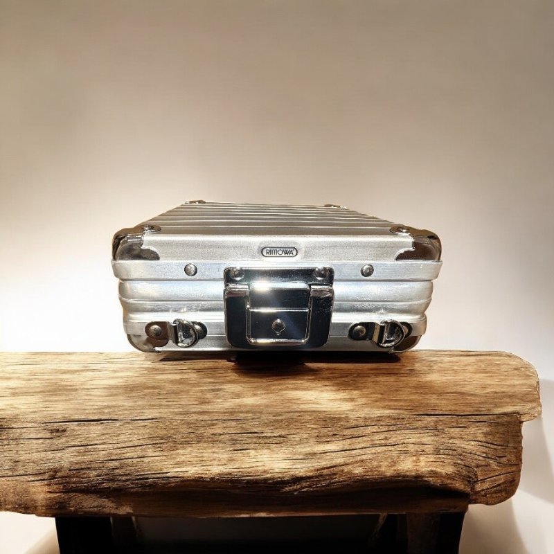 RIMOWA鈦合金銀色硬箱包-1