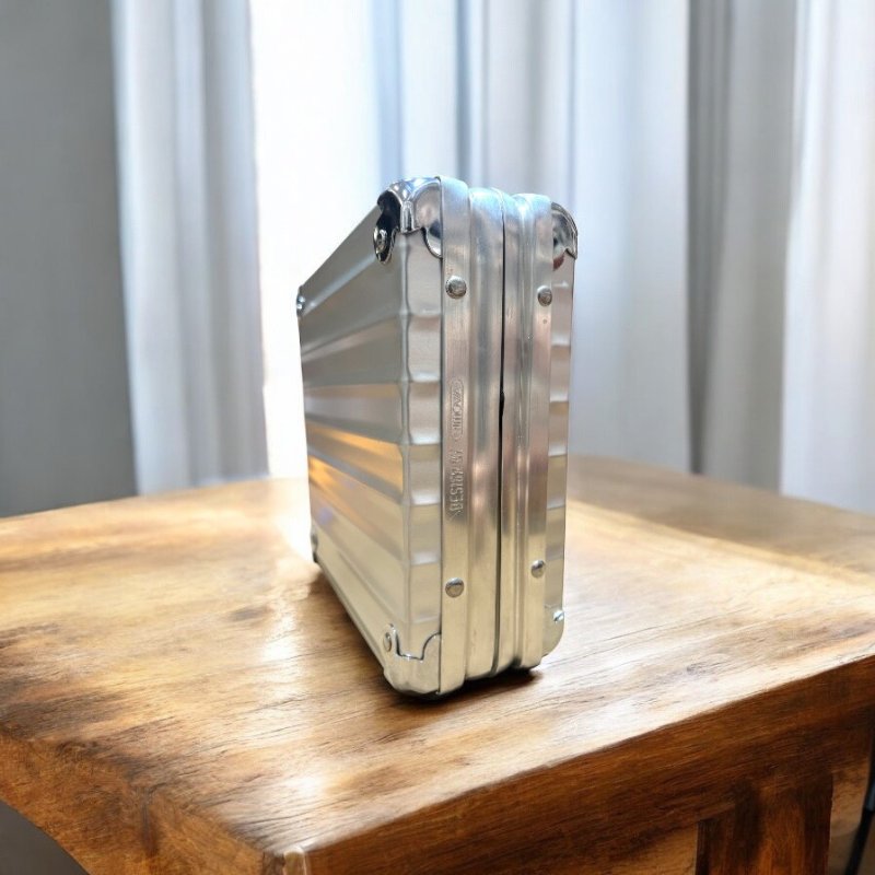 RIMOWA鈦合金銀色硬箱包-2