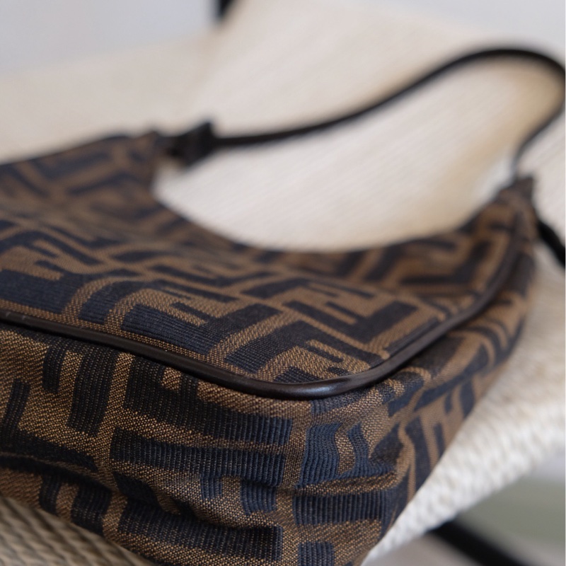 Fendi 老花帆布 U形hobo單肩 腋下包🩷-2