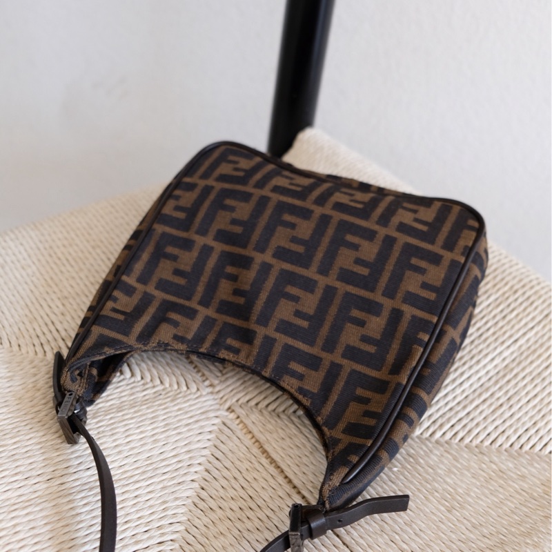 Fendi 老花帆布 U形hobo單肩 腋下包🩷-7