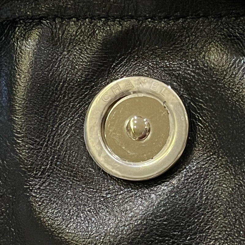 Chanel 22中號黑銀附內膽包及防潮定型包-11