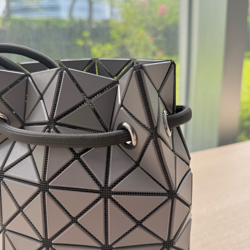 (已售出 勿詢問)三宅一生 Issey Miyake Bao Bao 抽繩水桶包 霧面仿皮質 炭灰色 全新-3