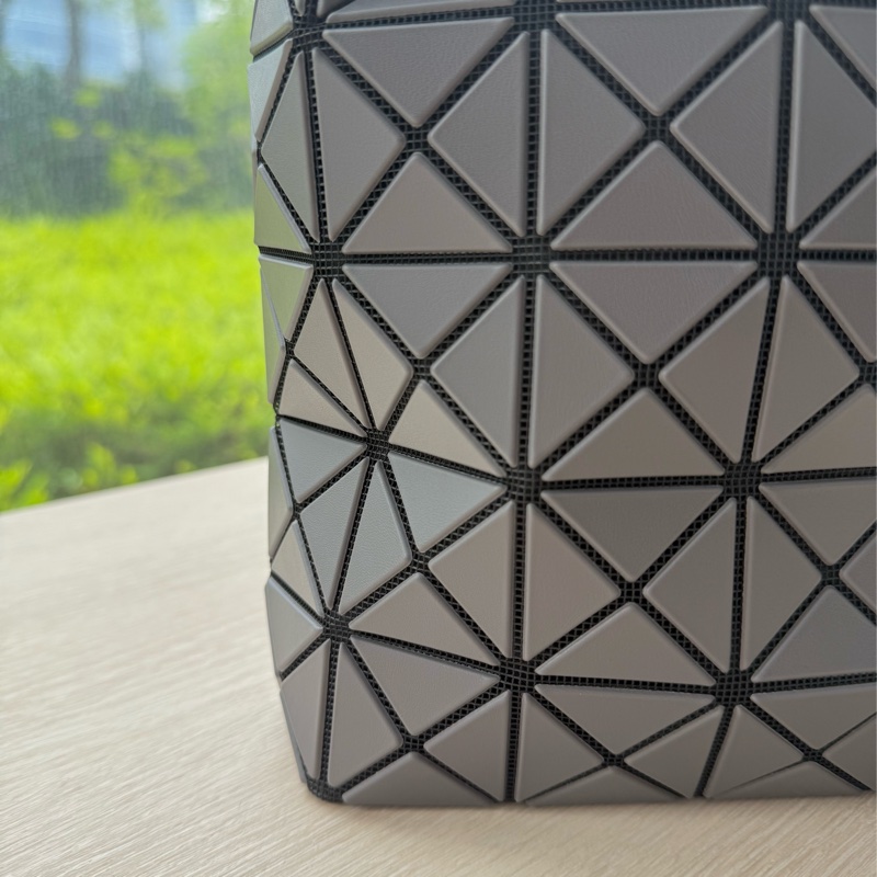 (已售出 勿詢問)三宅一生 Issey Miyake Bao Bao 抽繩水桶包 霧面仿皮質 炭灰色 全新-4