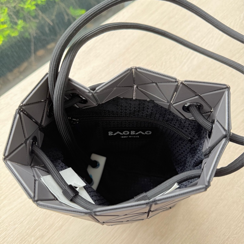 (已售出 勿詢問)三宅一生 Issey Miyake Bao Bao 抽繩水桶包 霧面仿皮質 炭灰色 全新-6