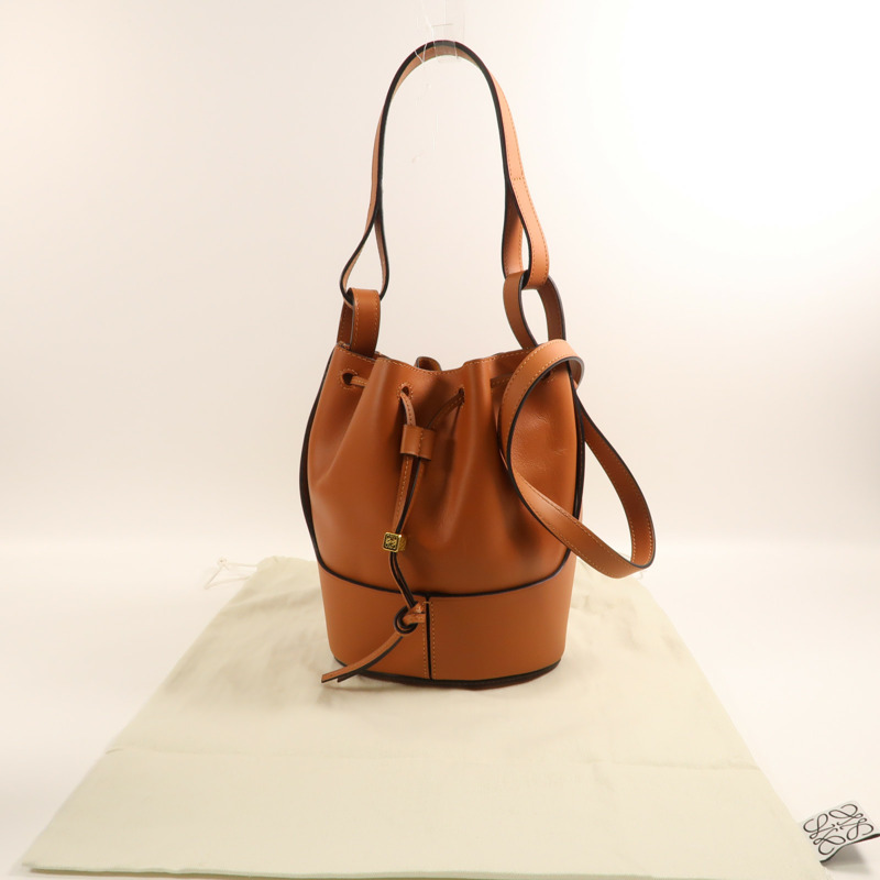 LOEWE 牛皮皮革Balloon金扣手挽肩背兩用袋-12