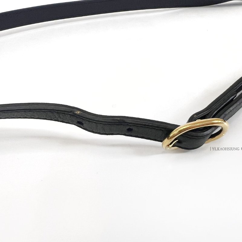 ❣Gucci 黑牛皮金釦前Logo下蓋磁吸橘背帶mini斜背包Blondie-11