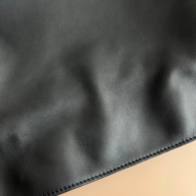 ::LOEWE:: Flamenco 黑色福袋包 中型納帕小牛皮 Flamenco 手拿包-6