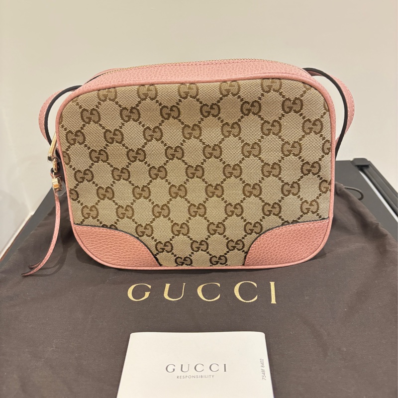 GUCCI 相機包 經典雙G緹花皮飾邊斜背小方包 駝/粉邊-0