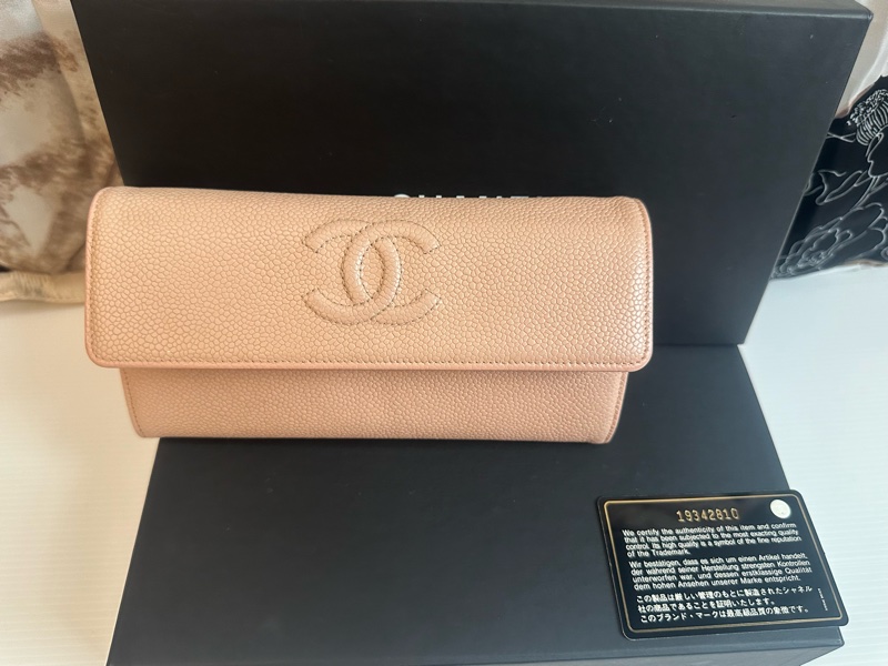 CHANEL粉色荔枝紋長夾-2