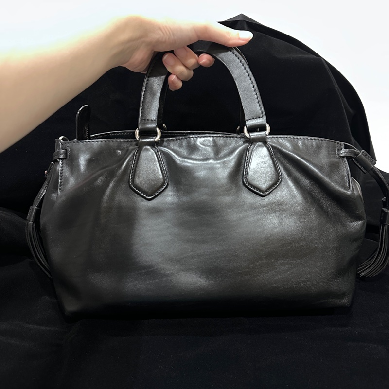 Prada 牛皮 all black秀款 可手提/肩背的托特包-4