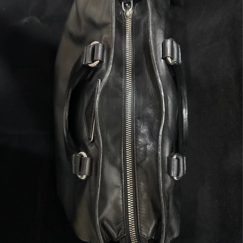 Prada 牛皮 all black秀款 可手提/肩背的托特包-6