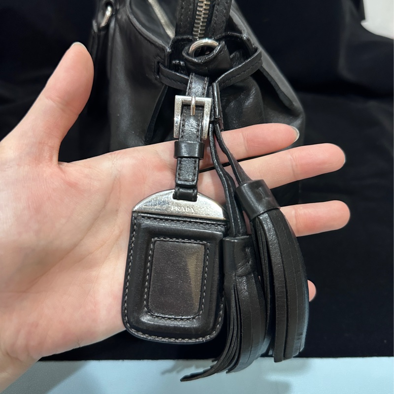 Prada 牛皮 all black秀款 可手提/肩背的托特包-7