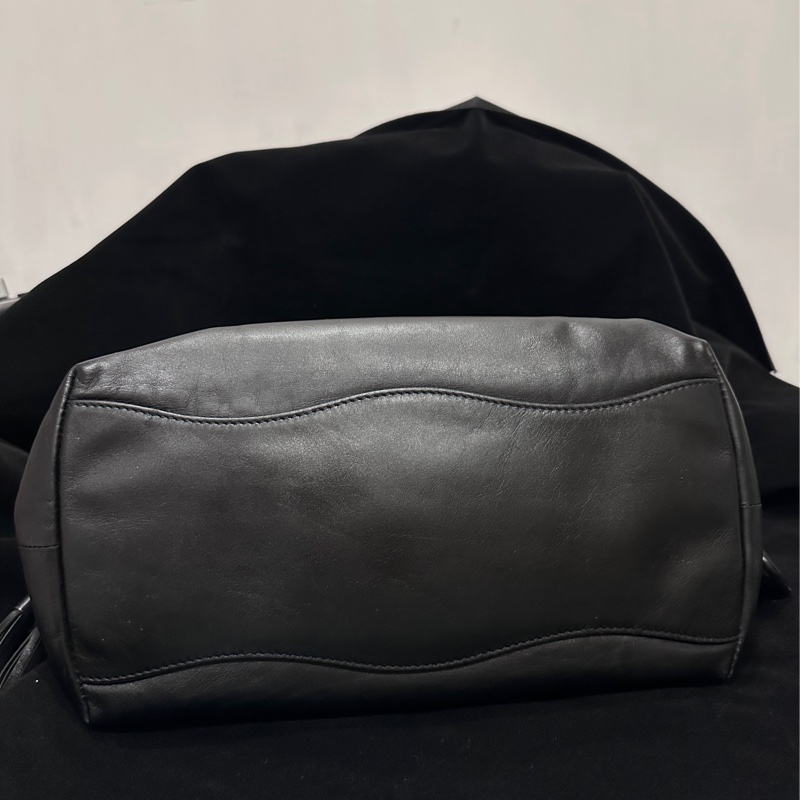Prada 牛皮 all black秀款 可手提/肩背的托特包-9
