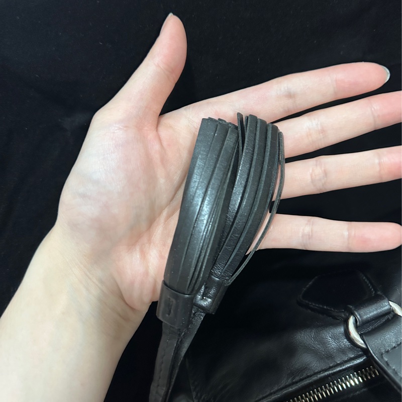 Prada 牛皮 all black秀款 可手提/肩背的托特包-11