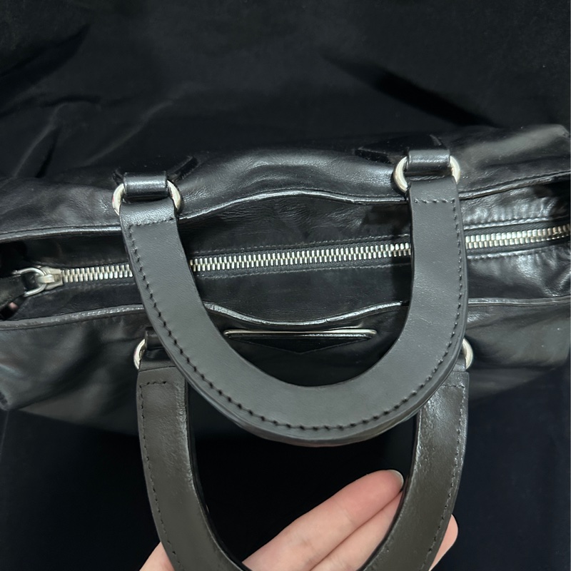 Prada 牛皮 all black秀款 可手提/肩背的托特包-16